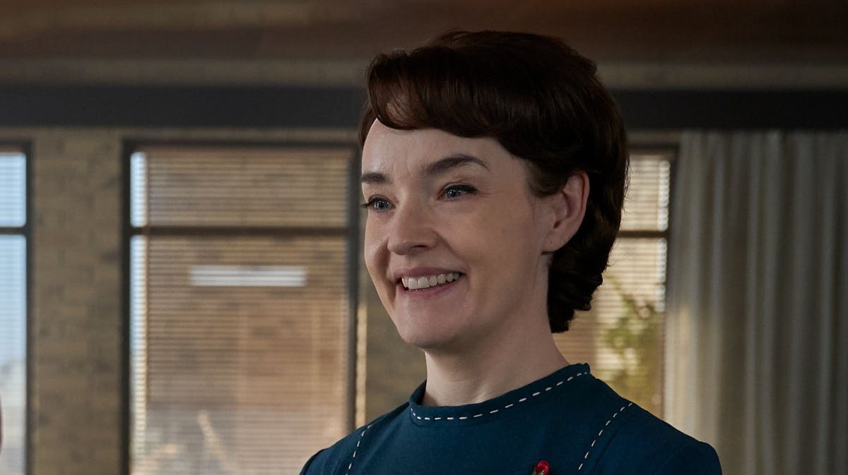 Maria Rossing som Birthe i "Carmen Curlers".