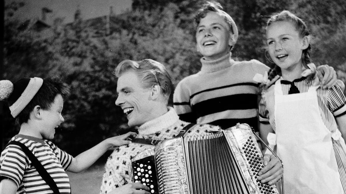 Rudi Nielsen i rollen som Mie i "Far til fire". 