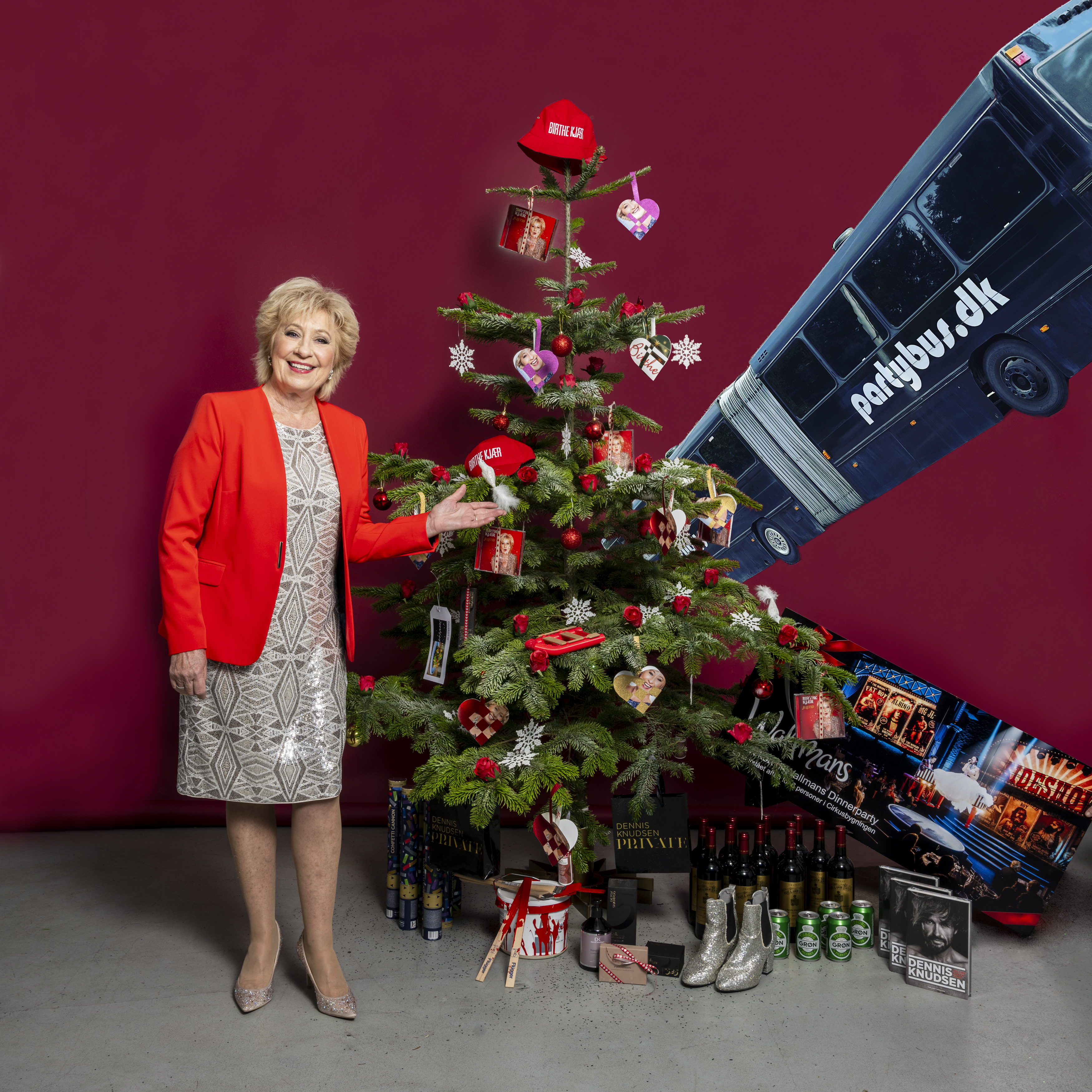 Ungdommens Røde Kors juletræsauktion 2023