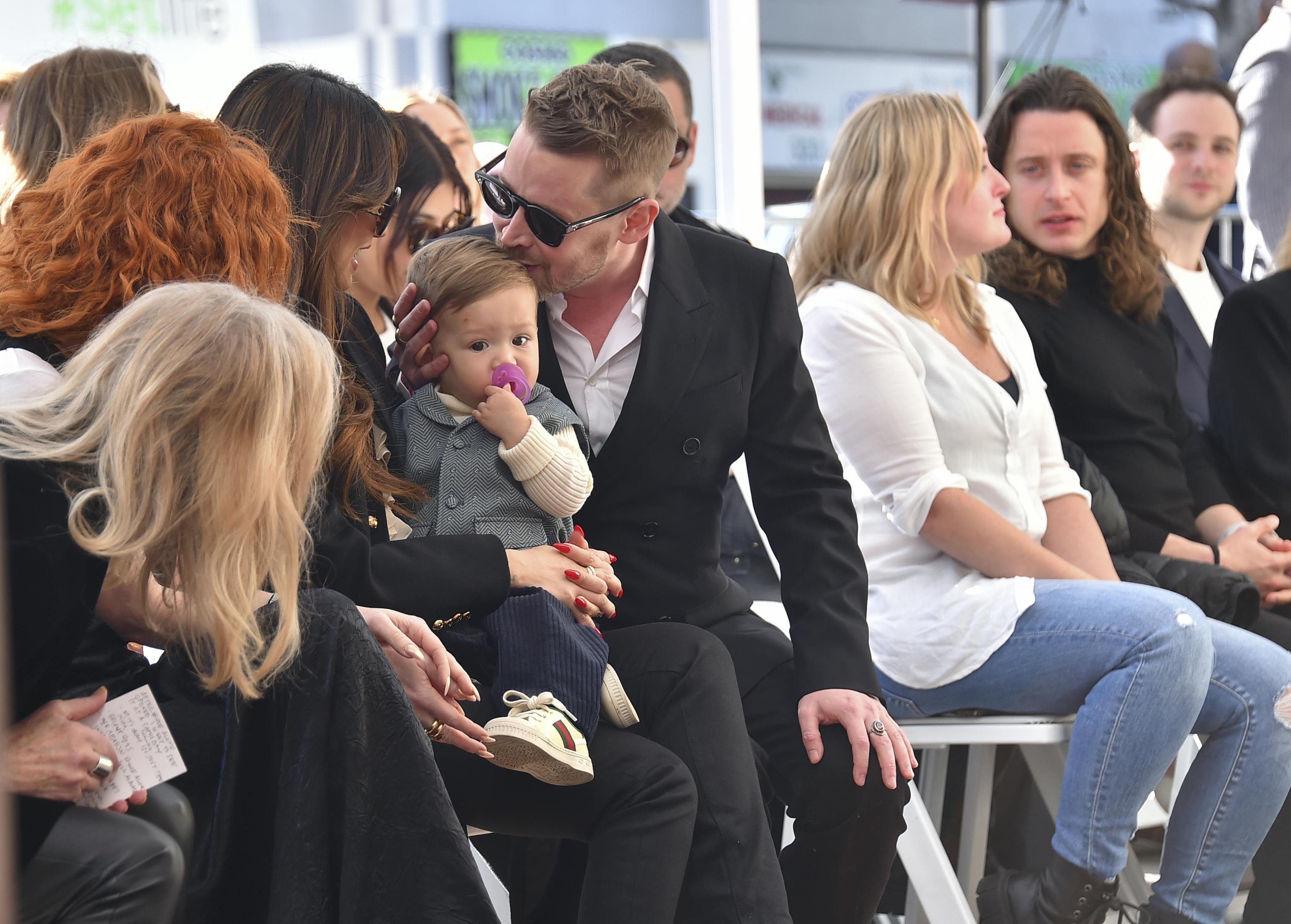 Brenda Song og Macaulay Culkin med deres yngste søn