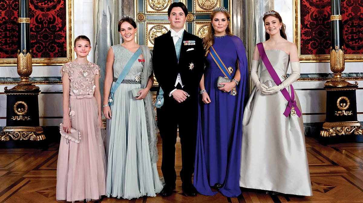 Prinsesse Estelle, prinsesse Ingrid Alexandra, prins Christian, prinsesse Catharina-Amalia og prinsesse Elisabeth samlet ved prins Christians 18-års fødselsdag.&nbsp;