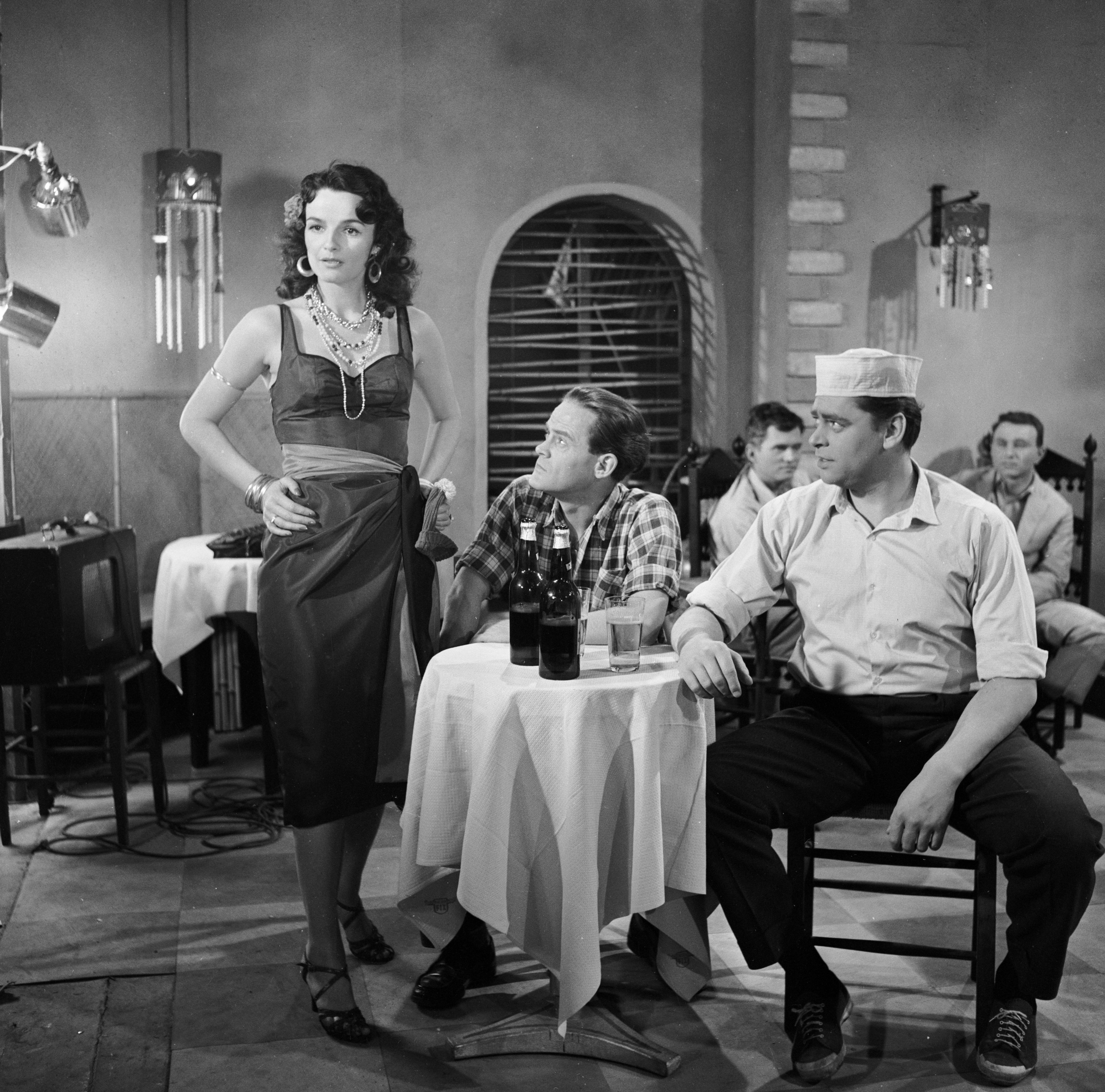 Ove Sprogøe og Dirch Passer sammen med Jean Darville i filmen "Styrmand Karlsen".