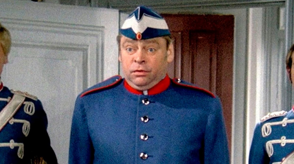 Dirch Passer i "Hurra for de blå husarer". 