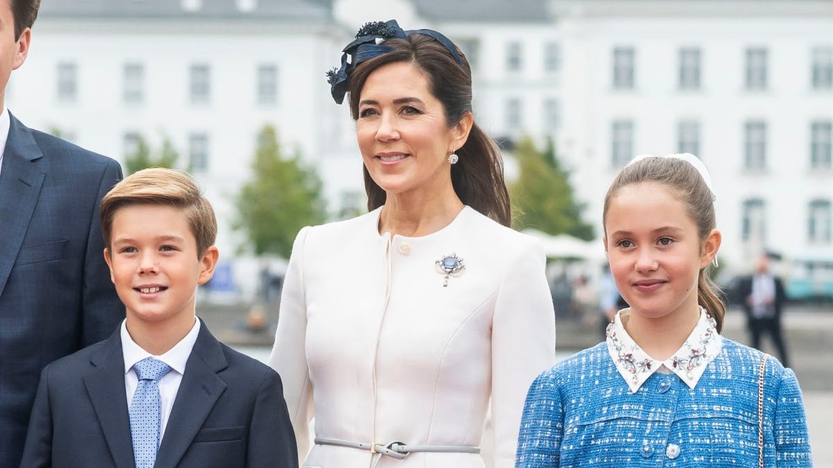 Kronprinsesse Mary med prins Vincent og prinsesse Josephine.