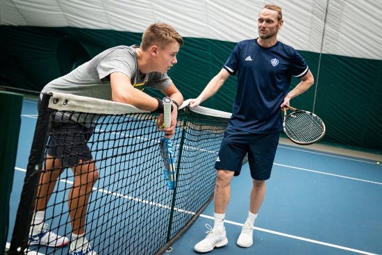 Holger Rune og Kenneth Carlsen