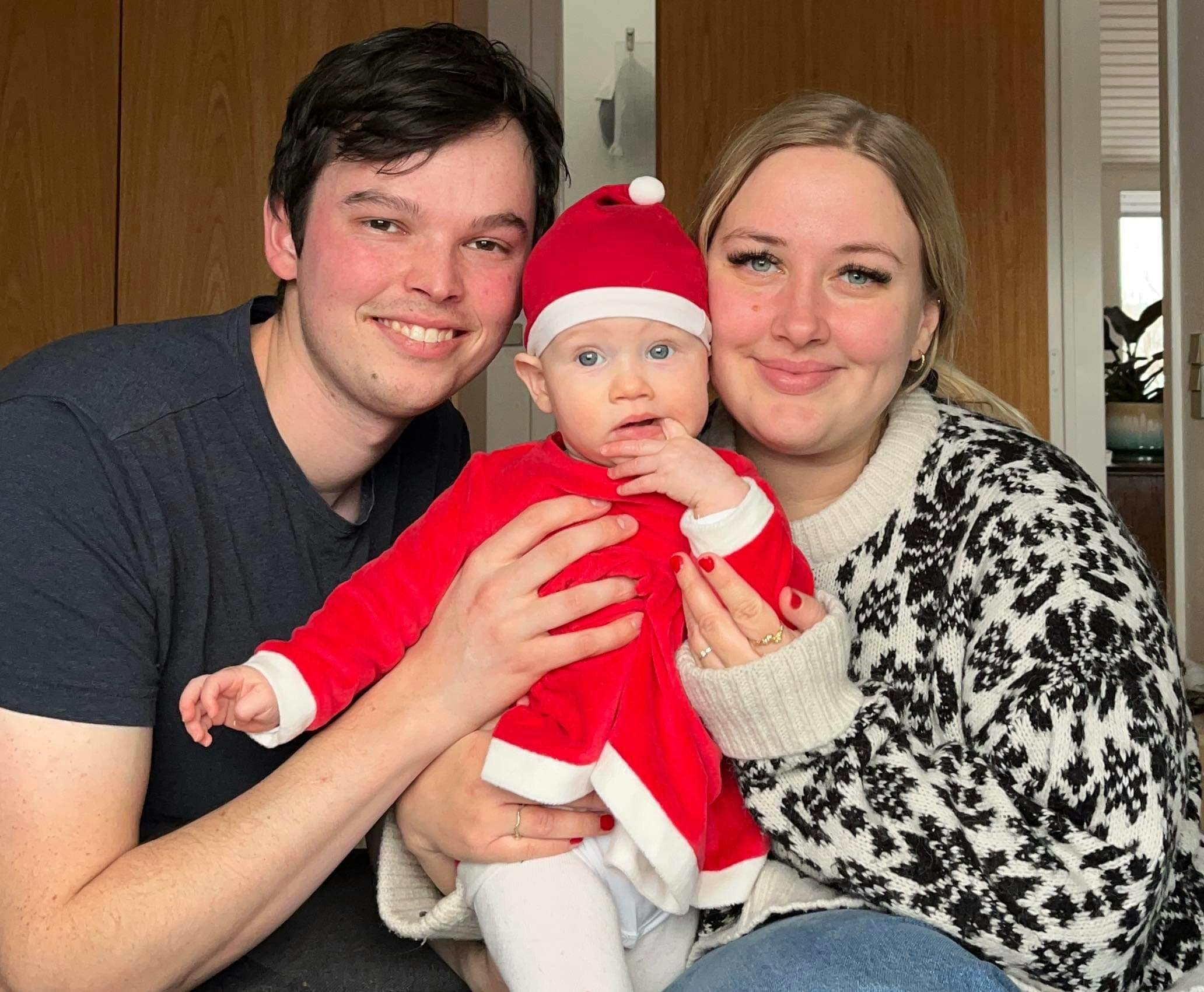 https://imgix.billedbladet.dk/2023-12-20/elhauge-julebaby3_0.jpg