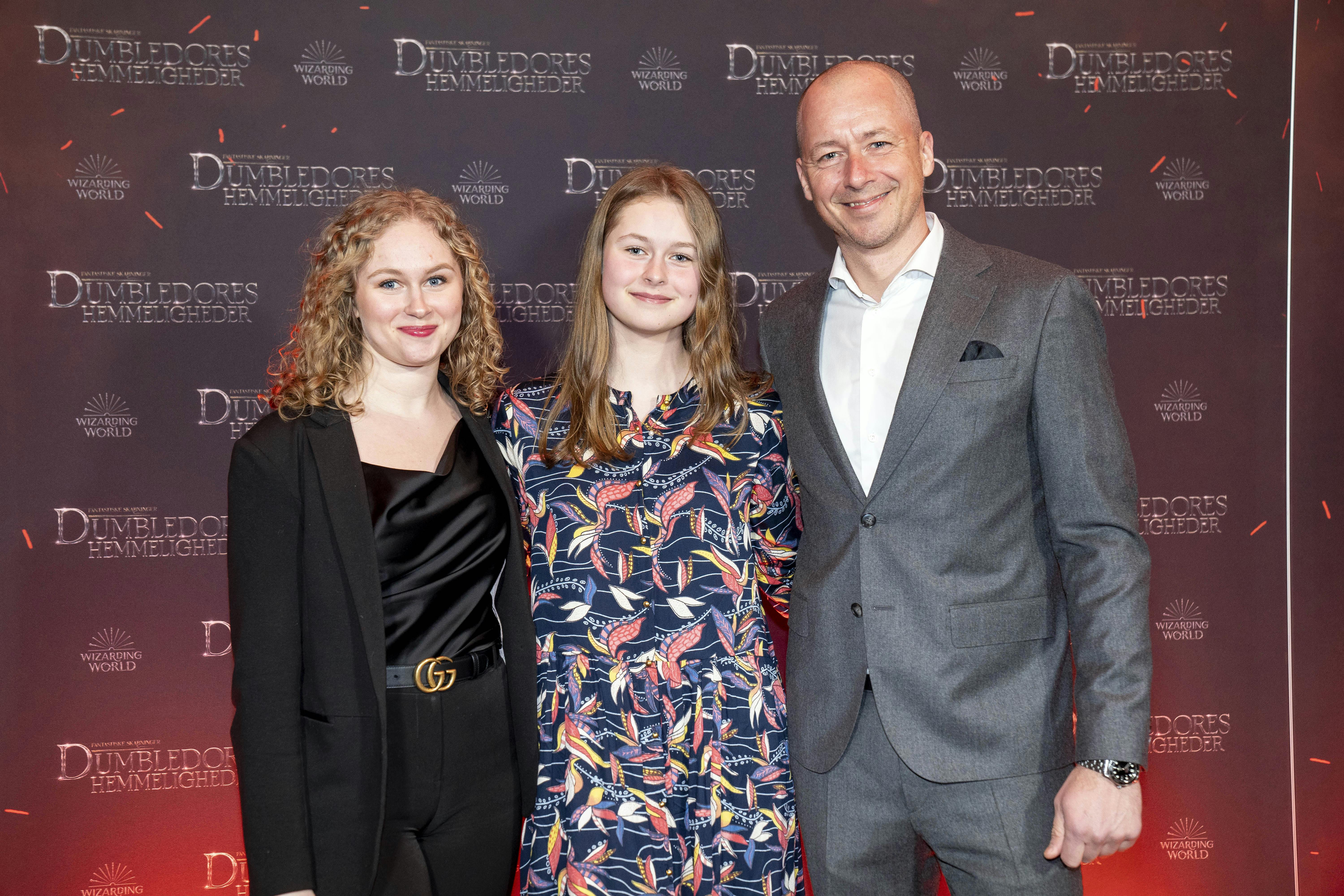Mark Stokholm med sine to døtre Aja og Vilma. 