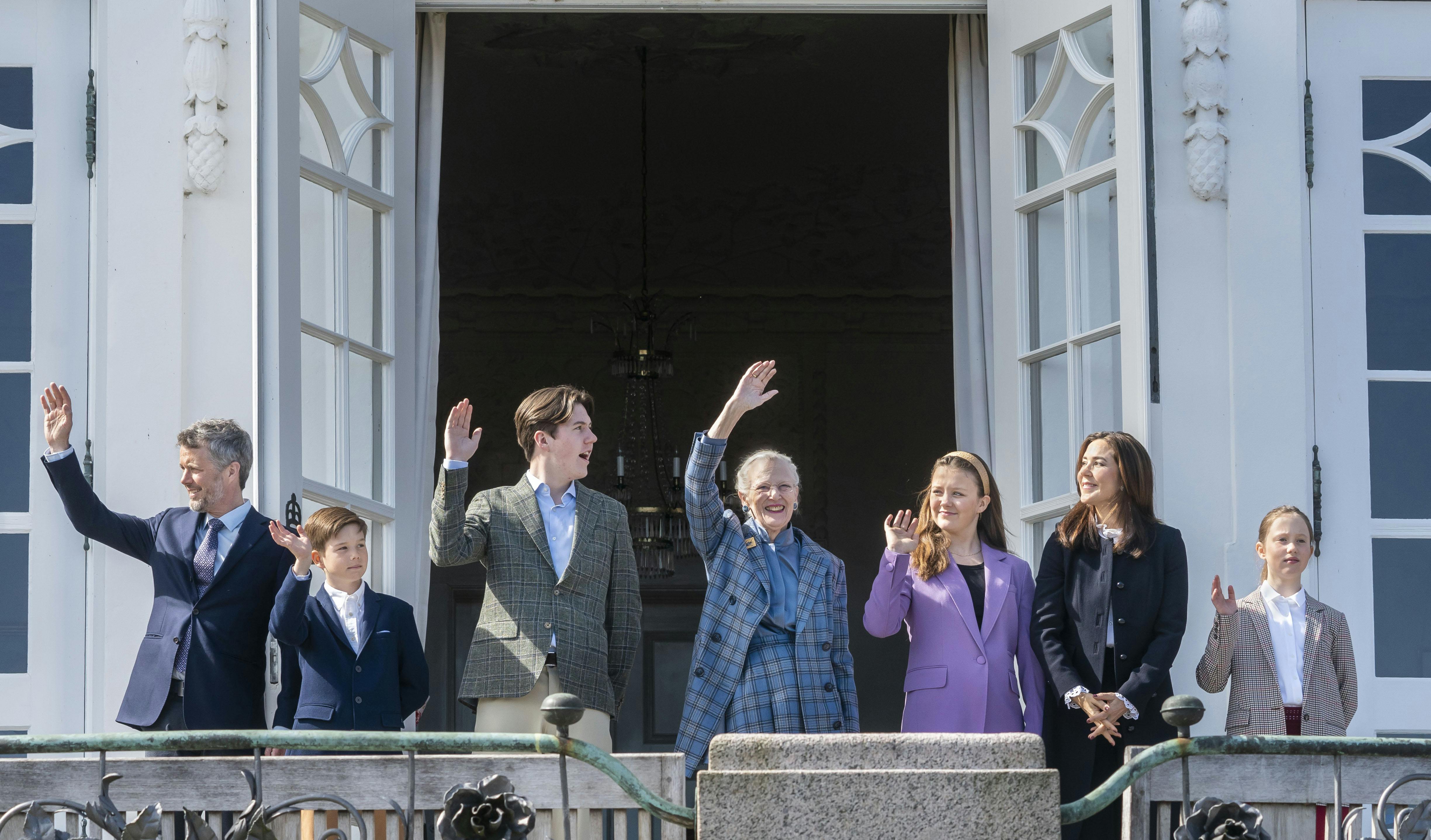 OPGAVE: Dronning Margrethes fødselsdag - 82 år, sammen med kronprins Frederik, kronprinsesse Mary, prins Christian, prinsesse Isabella, prinsesse Josephine og prins Vincent.STED: Marselisborg SlotJOURNALIST: Ulrik UlriksenFOTOGRAF: Hanne JuulDATO: 20220416