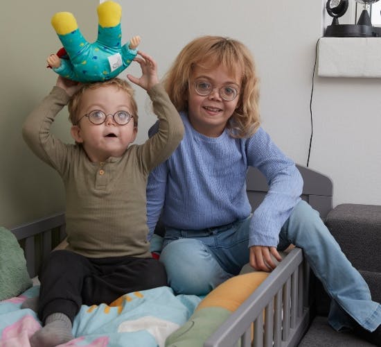 Nalina og lillebror Noor.