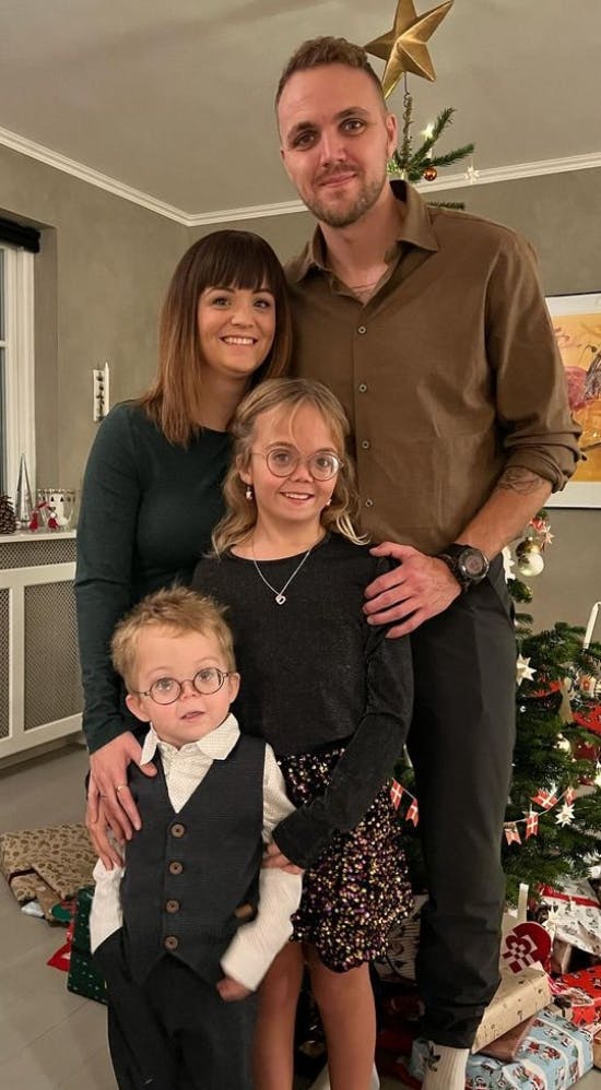 Nalina og Noor foran Karina og Kasper.