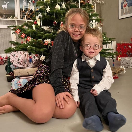 Nalina med sin lillebror Noor.