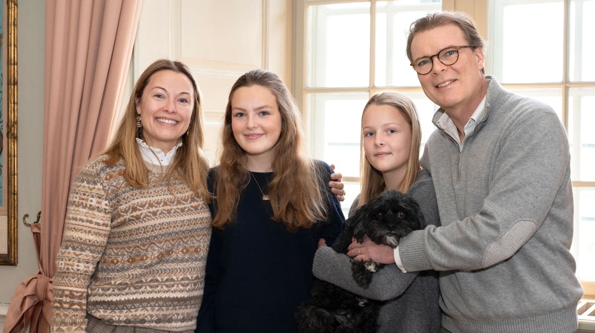 Louise Iuel Albinus, kaldet Duddi, og hendes mand, Nikolaj Albinus, ser frem til at fejre deres første nytårsfest på Valdemars Slot sammen med deres døtre, Marie-Louise, 13, og Elisabeth, 11, og gode venner.