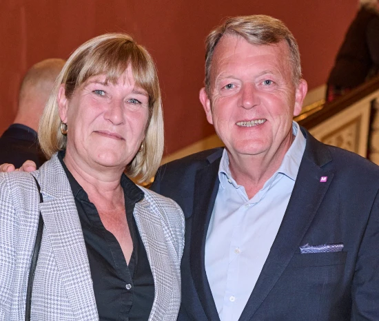 Se det skønne billede: Lars Løkke Rasmussen hygger med sit lille ...