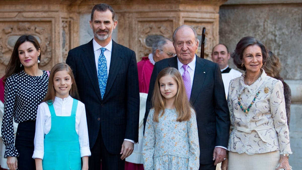 Kong Joan Carlos med resten af familien ved en tidligere lejlighed.