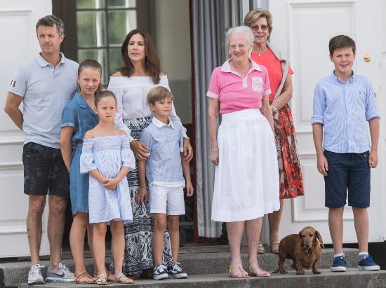 Foto: Frederik, Mary, Isabella, Josephine, Vincent, Margrethe, Anne-Marie og Christian.