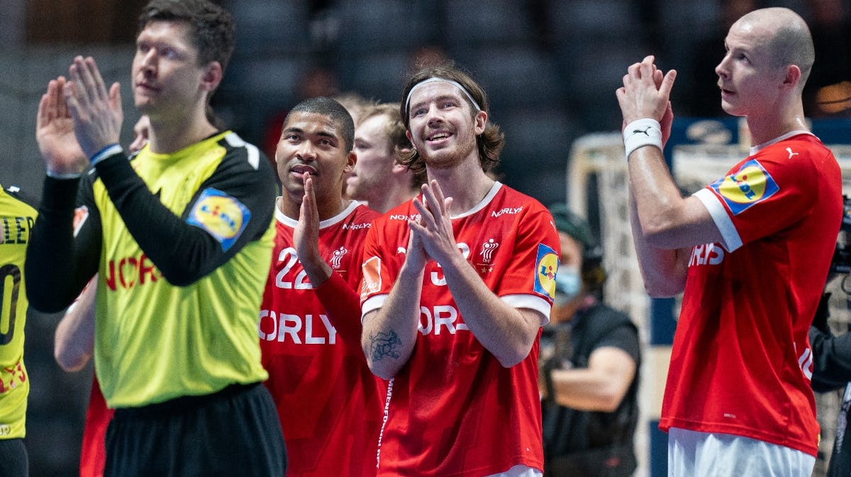 Jacob Holm (i midten)