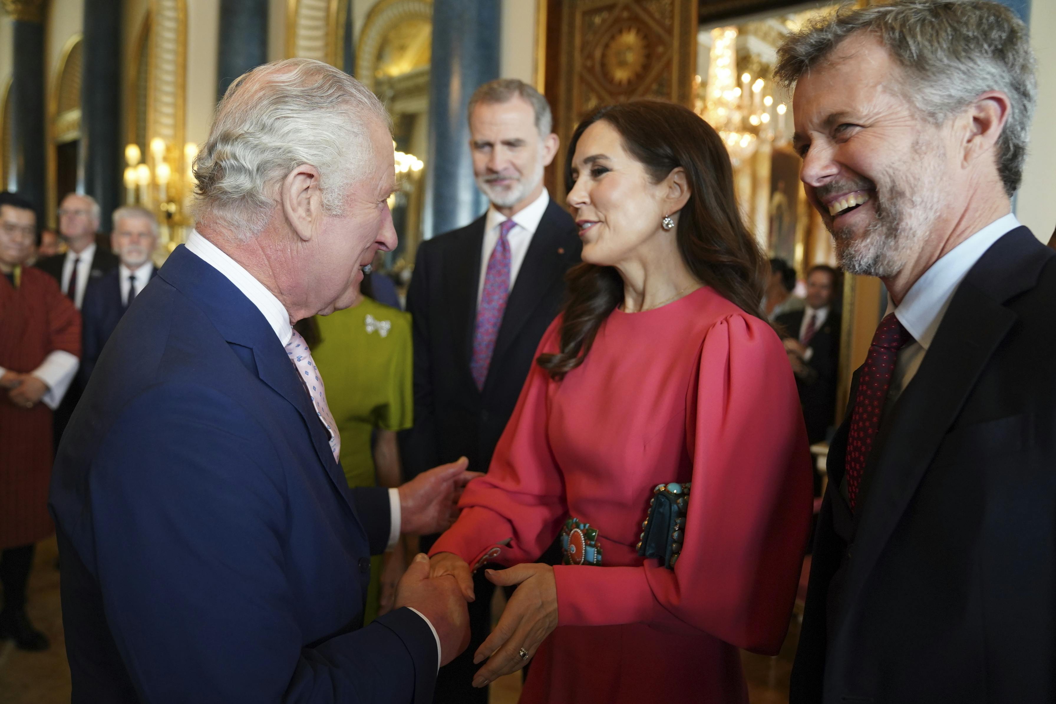 I maj 2023 var kronprinsesse Mary og kronprins Frederik gæster ved kong Charles' kroning samt en reception. I baggrunden ses Spaniens kong Felipe.