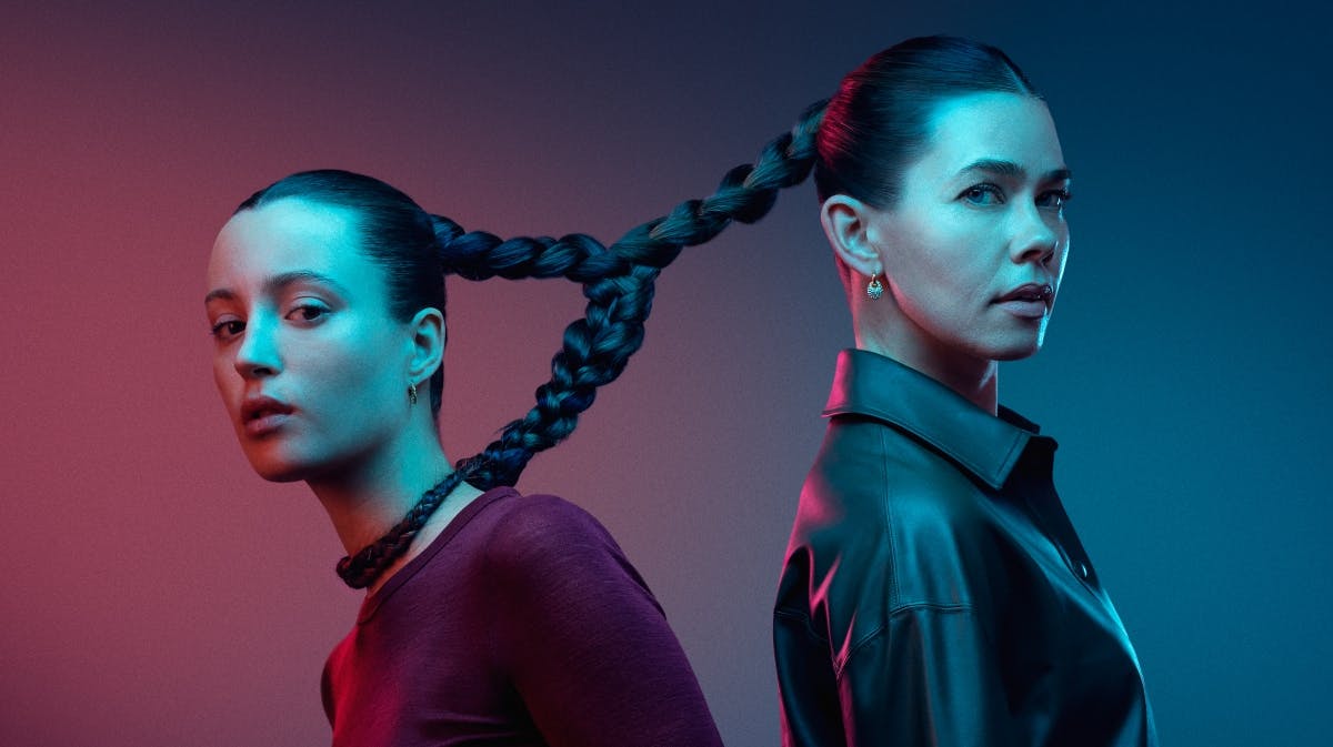 Josephine Højbjerg og Birgitte Hjort Sørensen i "Dark Horse".