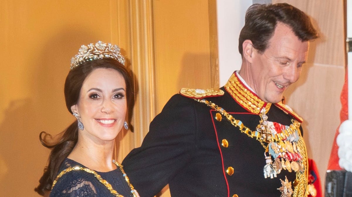 Prinsesse Marie sammen med prins Joachim ved nytårstaflet 2024.&nbsp;