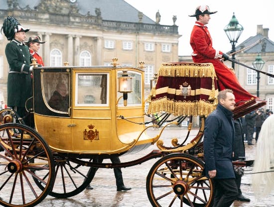 Dronning Margrethe i guldkareten.