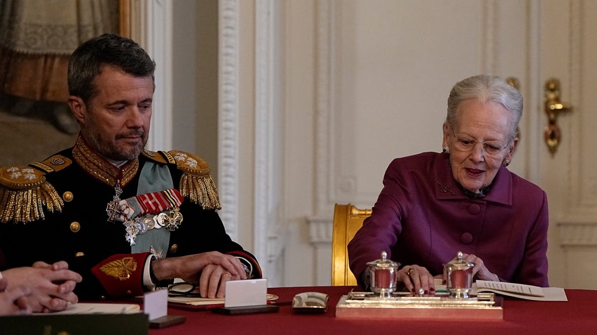 Dronning Magrethe og kong Frederik til statsråd. 