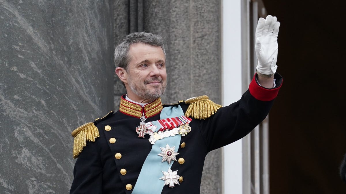 Kong Frederiks Uniform Leder Tankerne Hen På Særlig Person Der Må Varme Både Frederik Og 