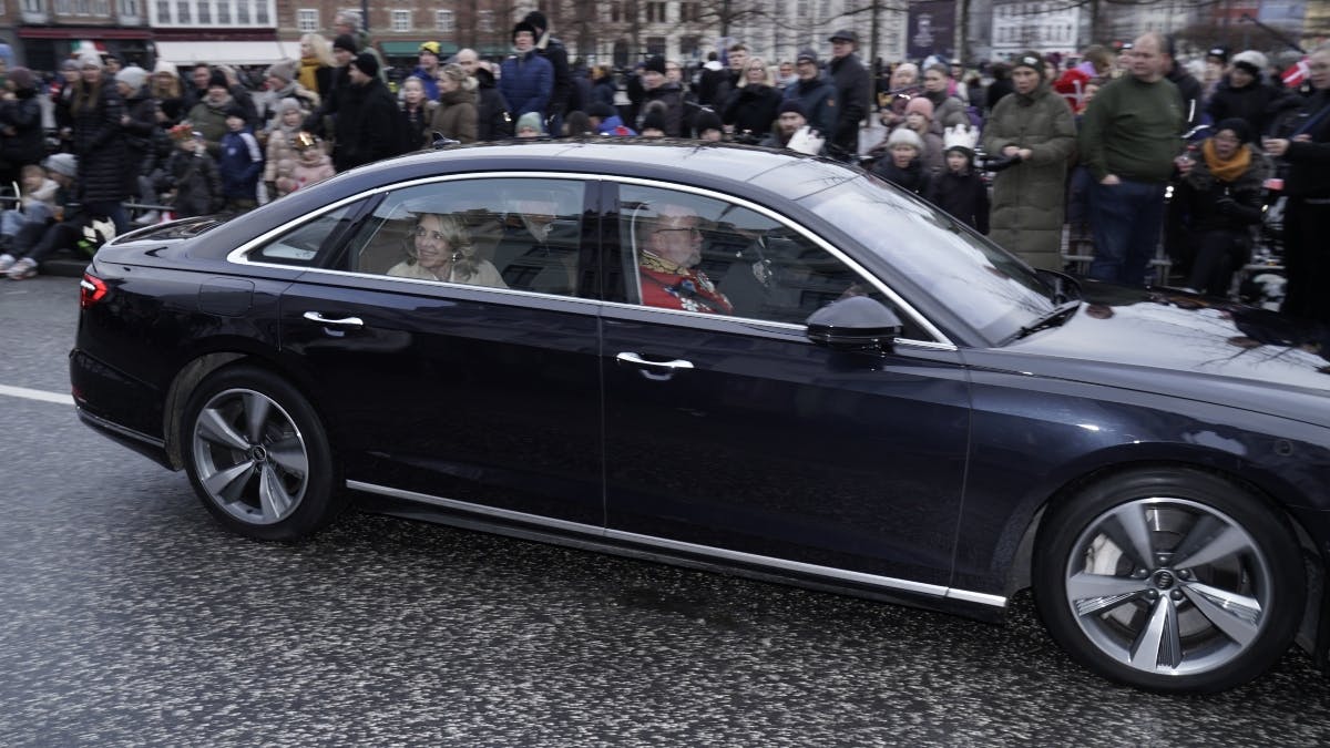 Kronebilerne er på vej til Christiansborg Slot.&nbsp;