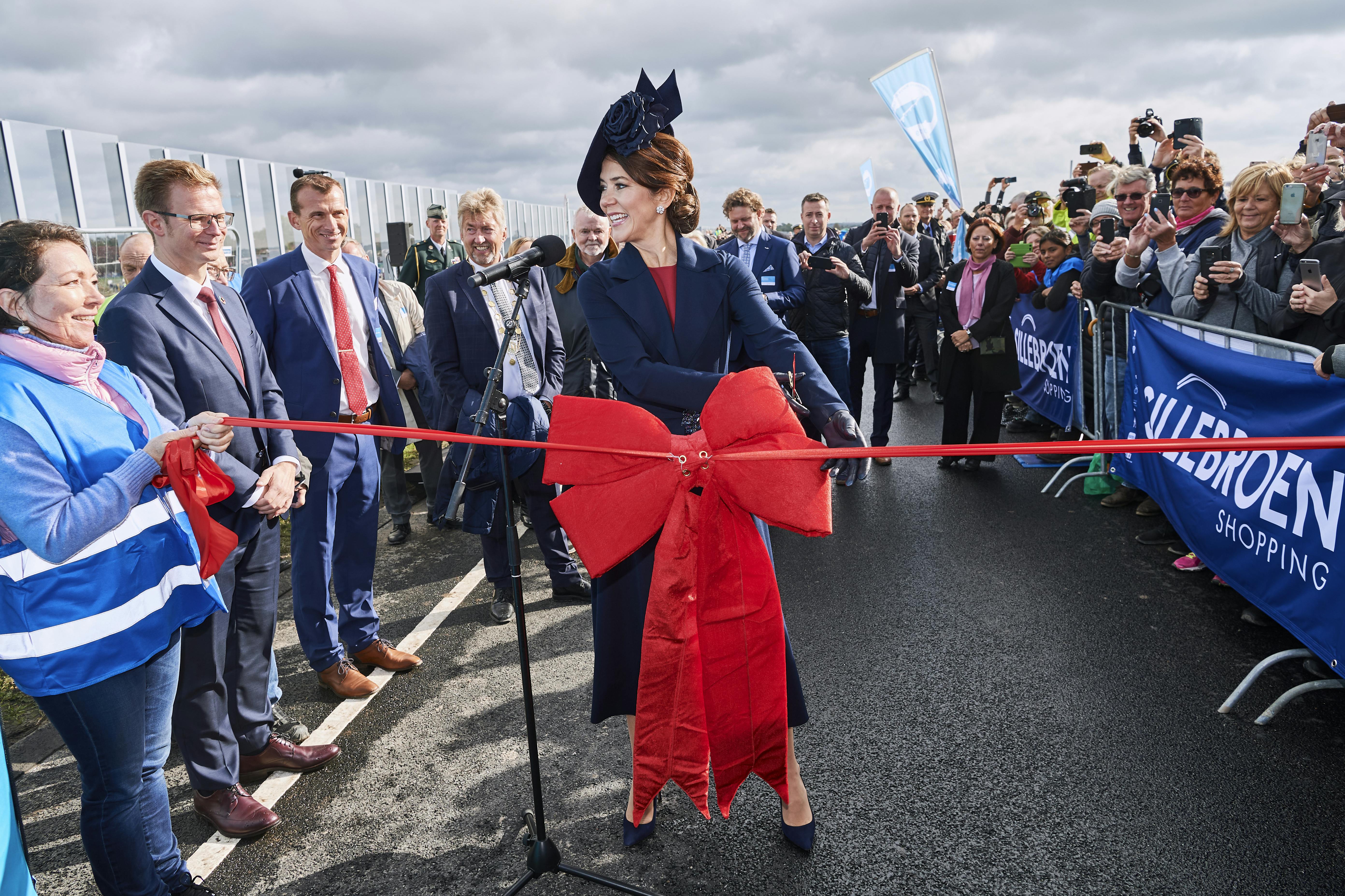 Kronprinsesse Mary. ©Foto Lars H. LaursenBegivenhed: H.K.H. Kronprinsessen forestår den officielle indvielse af Kronprinsesse Marys Bro. Sted: Fjordforbindelsen Frederikssunds byggeplads, Frederikssund Journalist: Ulrik ulriksenDato: 28.09.2019_LHL0331.jpg