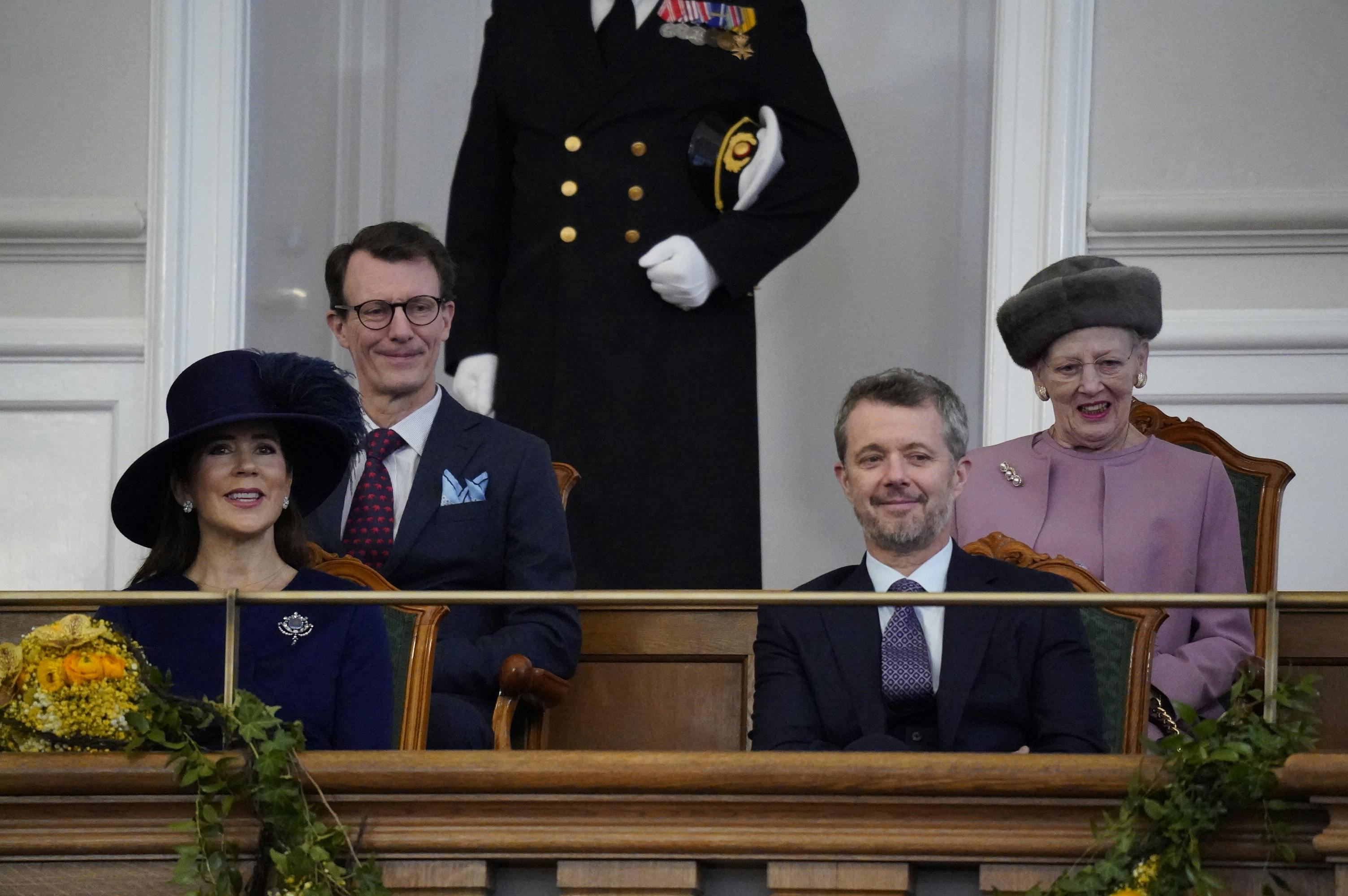 Kong Frederik Og Dronning Marys Første Dag Som Kongepar Se Billederne Af Kongefamilien Indefra 