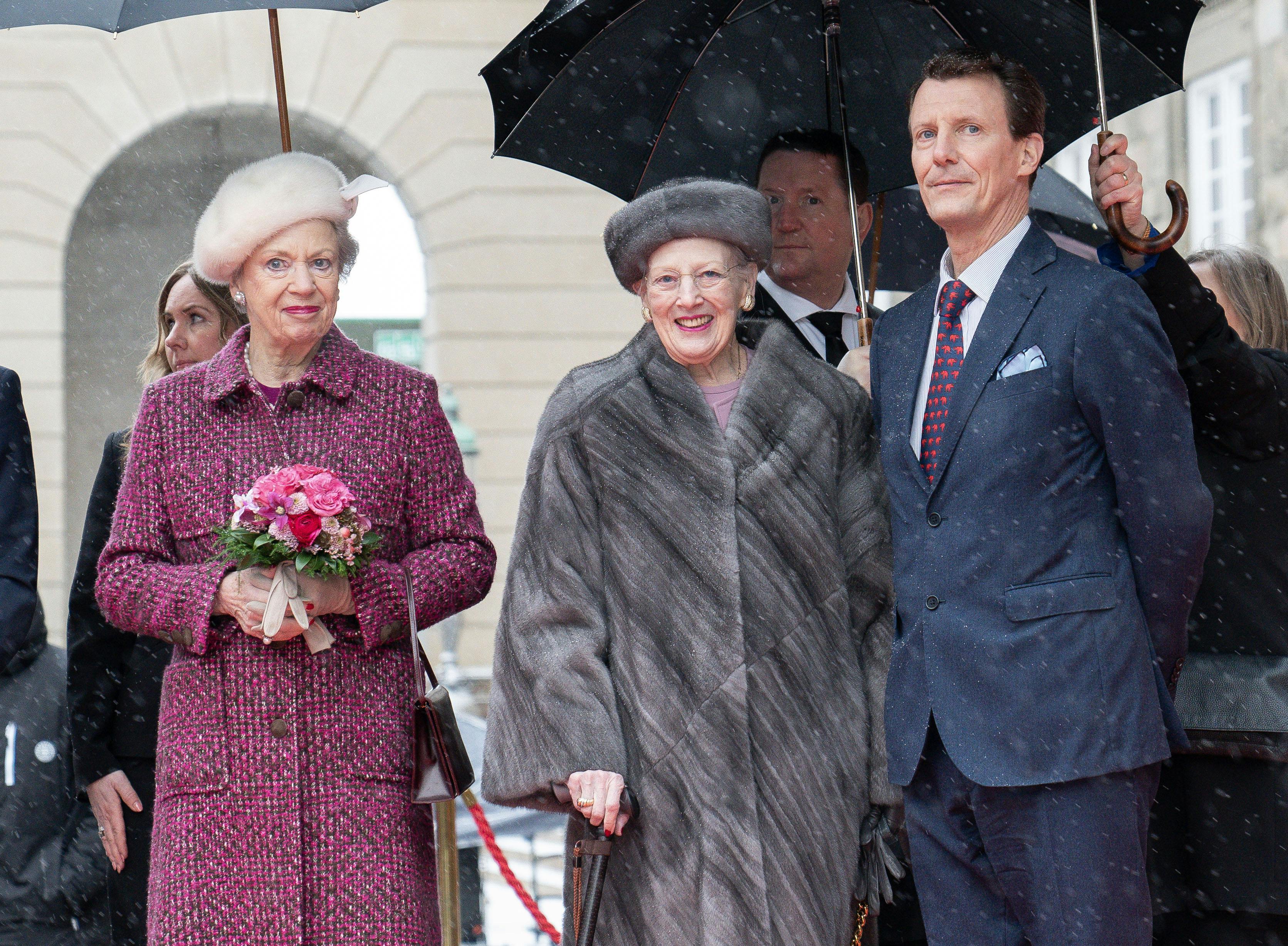 OPGAVE: Kong Frederik, dronning Mary, kronprins Christian samt prinsesse Benedikte, prins Joachim og dronning Margrethe deltager i Folketingets markering af tronskiftetSTED: Christianborg slotJOURNALIST: Marianne Singer og Ulrik UlriksenFOTOGRAF: Hanne JuulDATO: 20240115