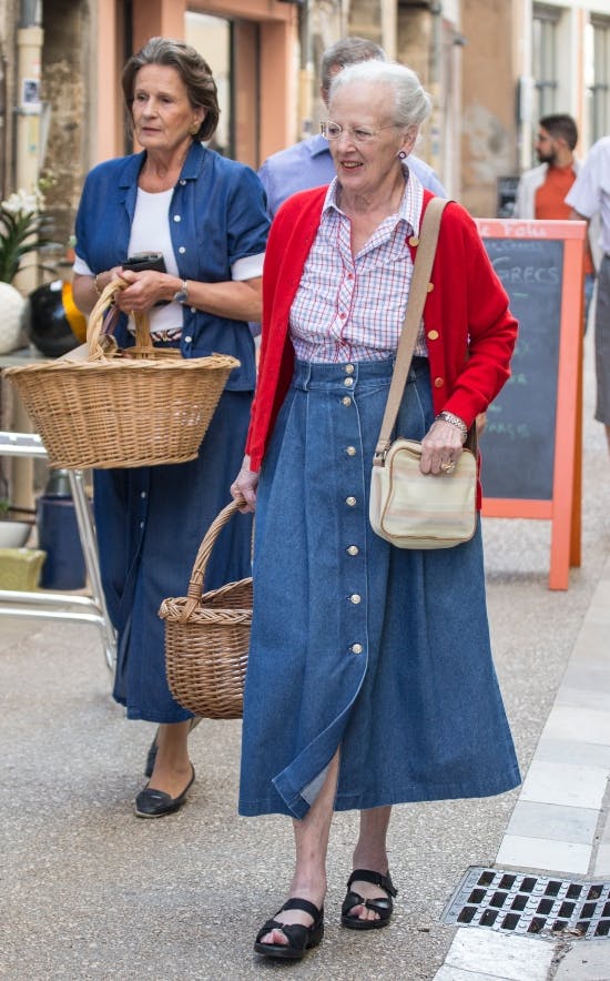 Dronning Margrethe på marked i Frankrig.