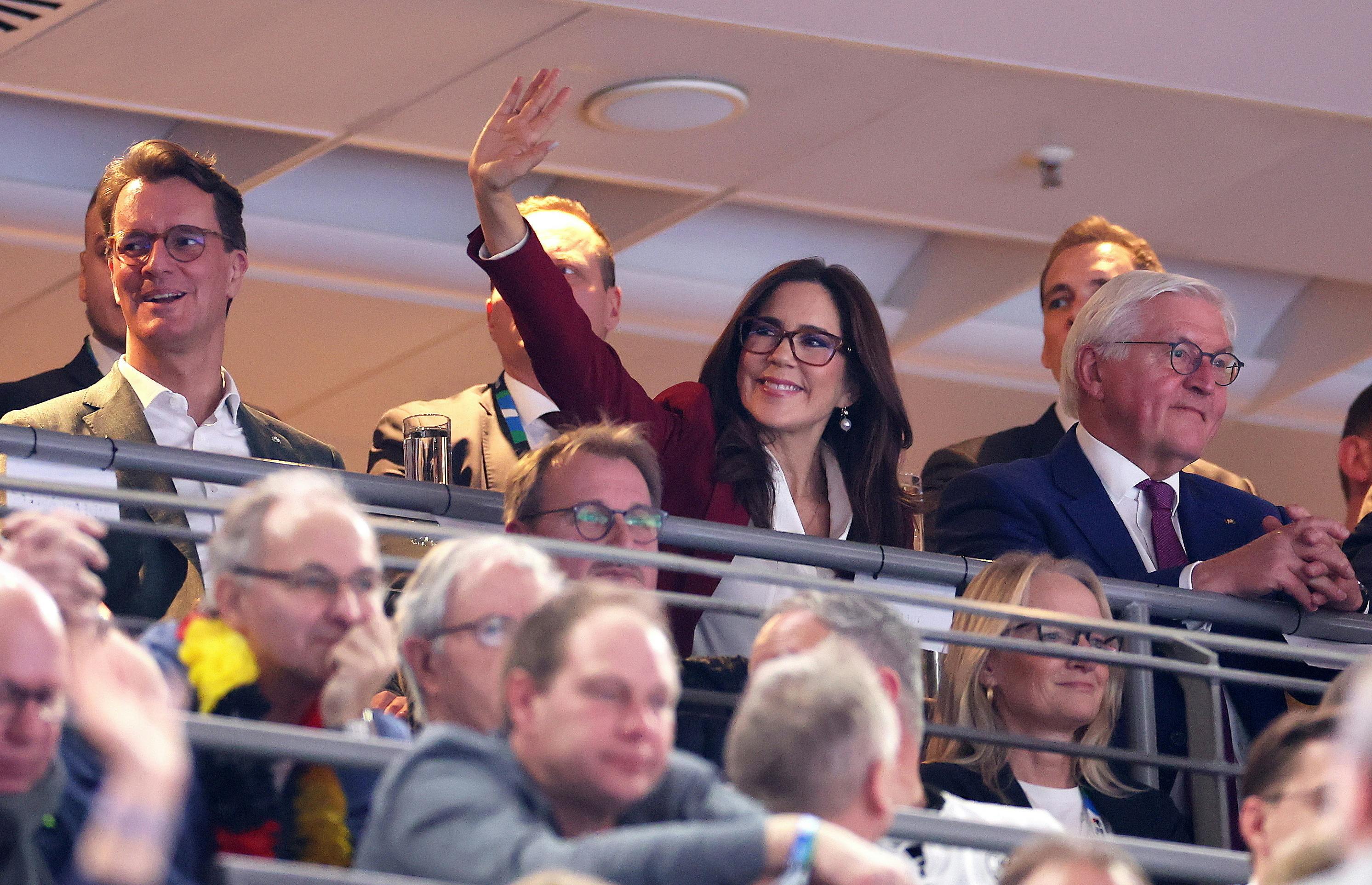 epa11111229 Danish Queen Mary (C) reacts in the stands during the EHF Men's EURO 2024 final handball match between France and Denmark in Cologne, Germany, 28 January 2024. EPA/CHRISTOPHER NEUNDORF