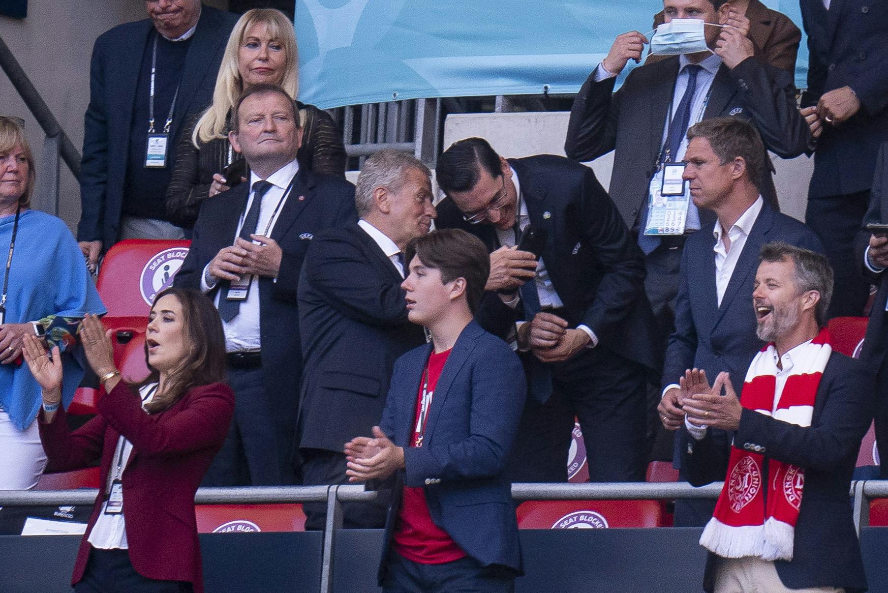 Prins Christian, Kronprins Frederik og Kronprinsesse Mary før semifinalen mellem England og Danmark på Wembley, onsdag den 7. juli 2021. (Foto: Liselotte Sabroe/Ritzau Scanpix)