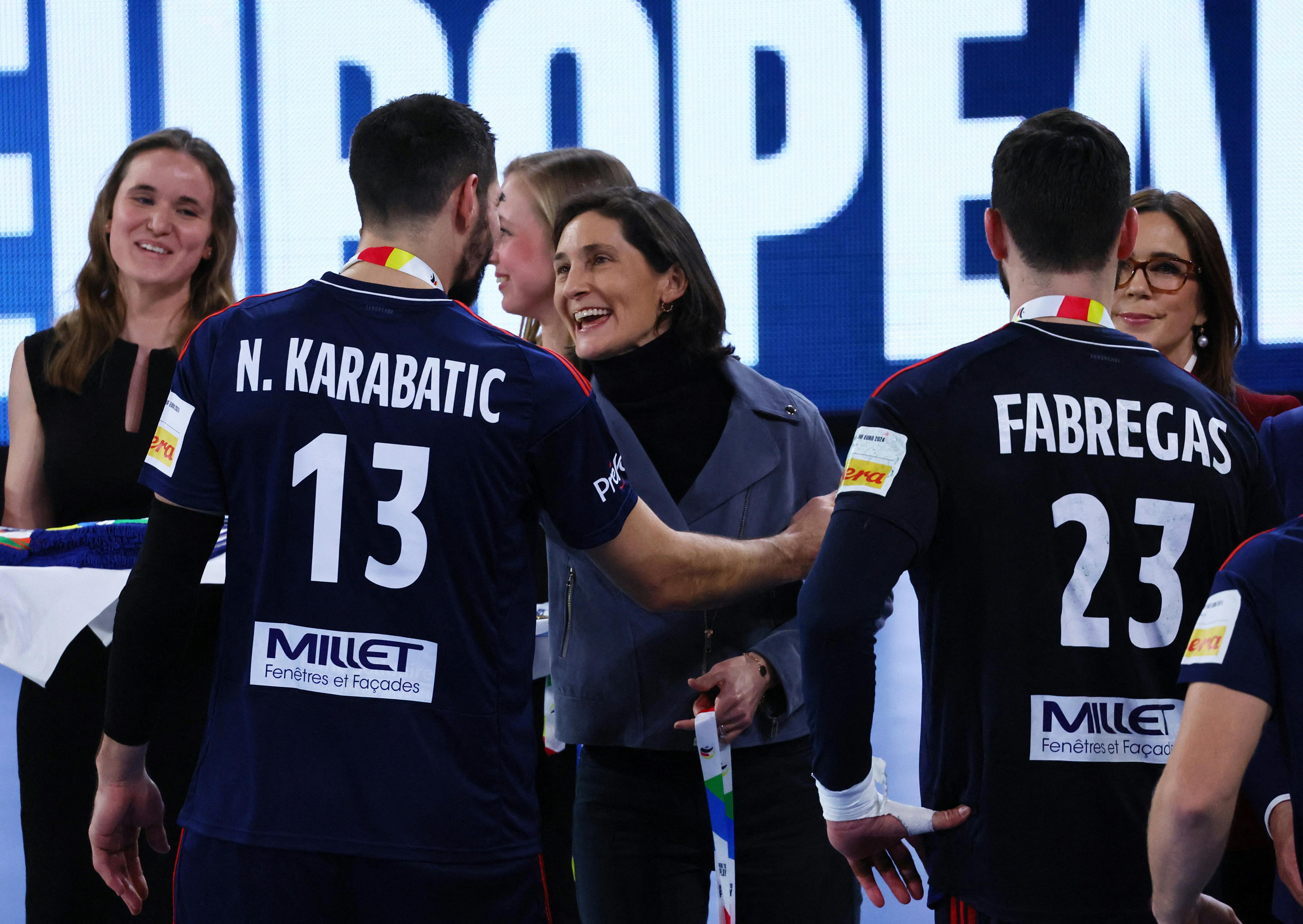 Handball - EHF 2024 Men's European Handball Championship - Final - France v Denmark - Lanxess-Arena, Cologne, Germany - January 28, 2024 Queen Mary Elizabeth of Denmark, and Minister for Sport and the Olympic and Paralympic Games of France, Amelie Oudea-Castera presents gold medals to France players REUTERS/Wolfgang Rattay
