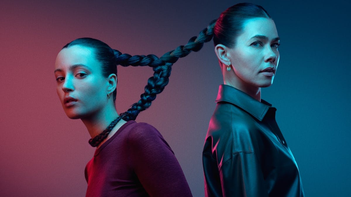 Josephine Højbjerg og Birgitte Hjort Sørensen i "Dark Horse". 