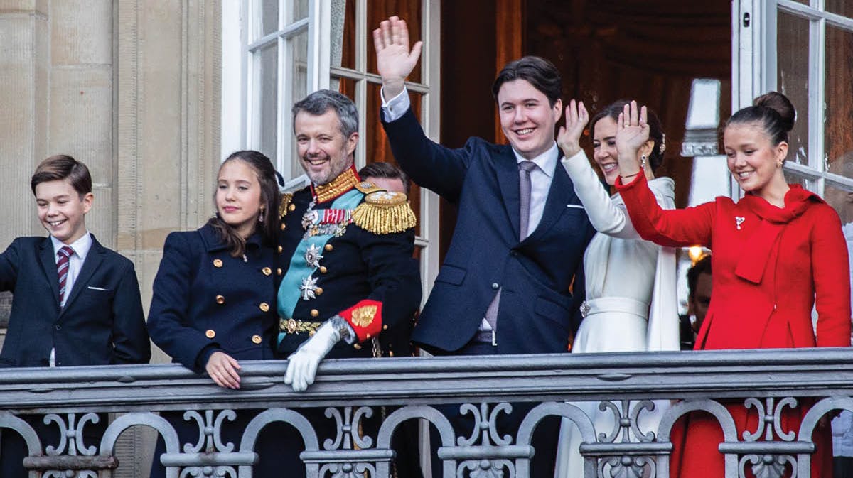 Prins Vincent, prinsesse Josephine, kong Frederik, kronprins Christian, dronning Mary og prinsesse Isabella.&nbsp;