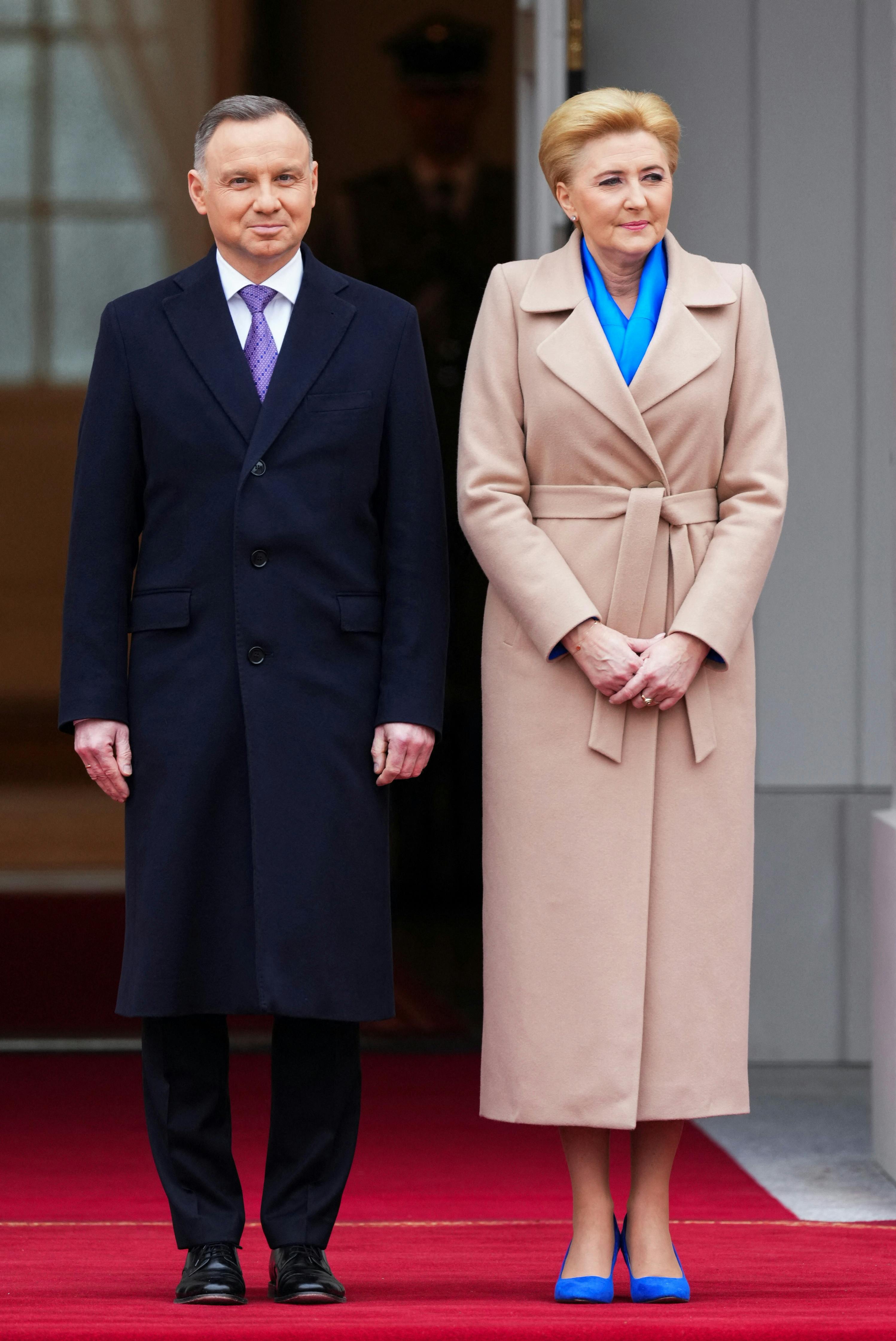 Poland's President Andrzej Duda and first lady Agata Kornhauser-Duda await Ukrainian President Volodymyr Zelenskiy and Ukraine's first lady Olena Zelenska outside the Presidential Palace in Warsaw, Poland, April 5, 2023. REUTERS/Aleksandra Szmigiel