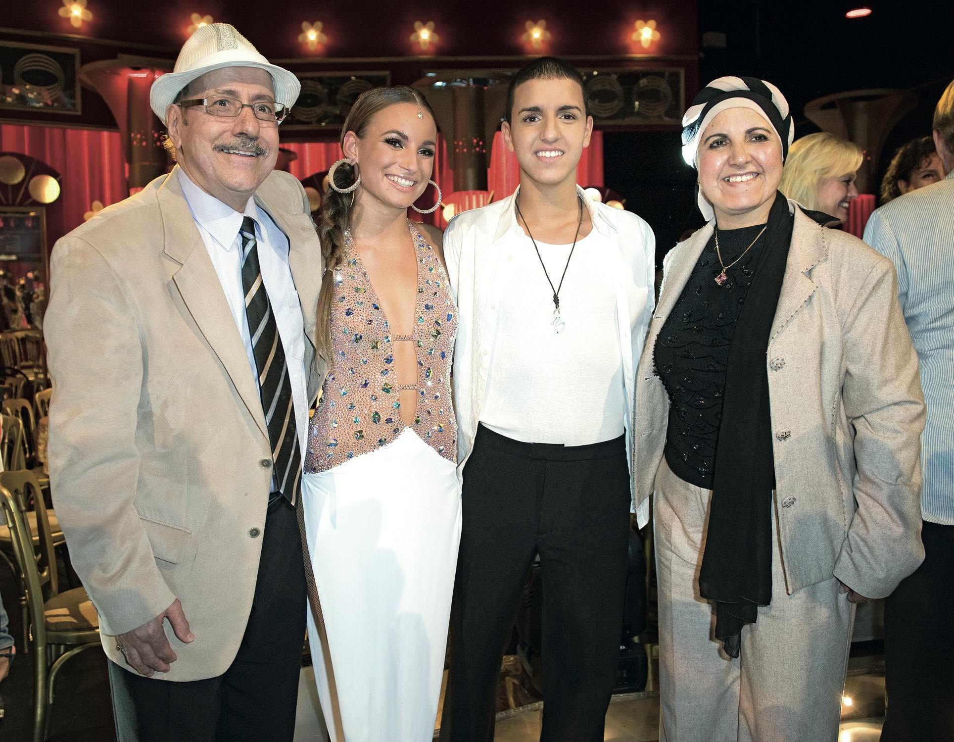 Basim med sine forældre og dansepartneren, Claudia Rex.
