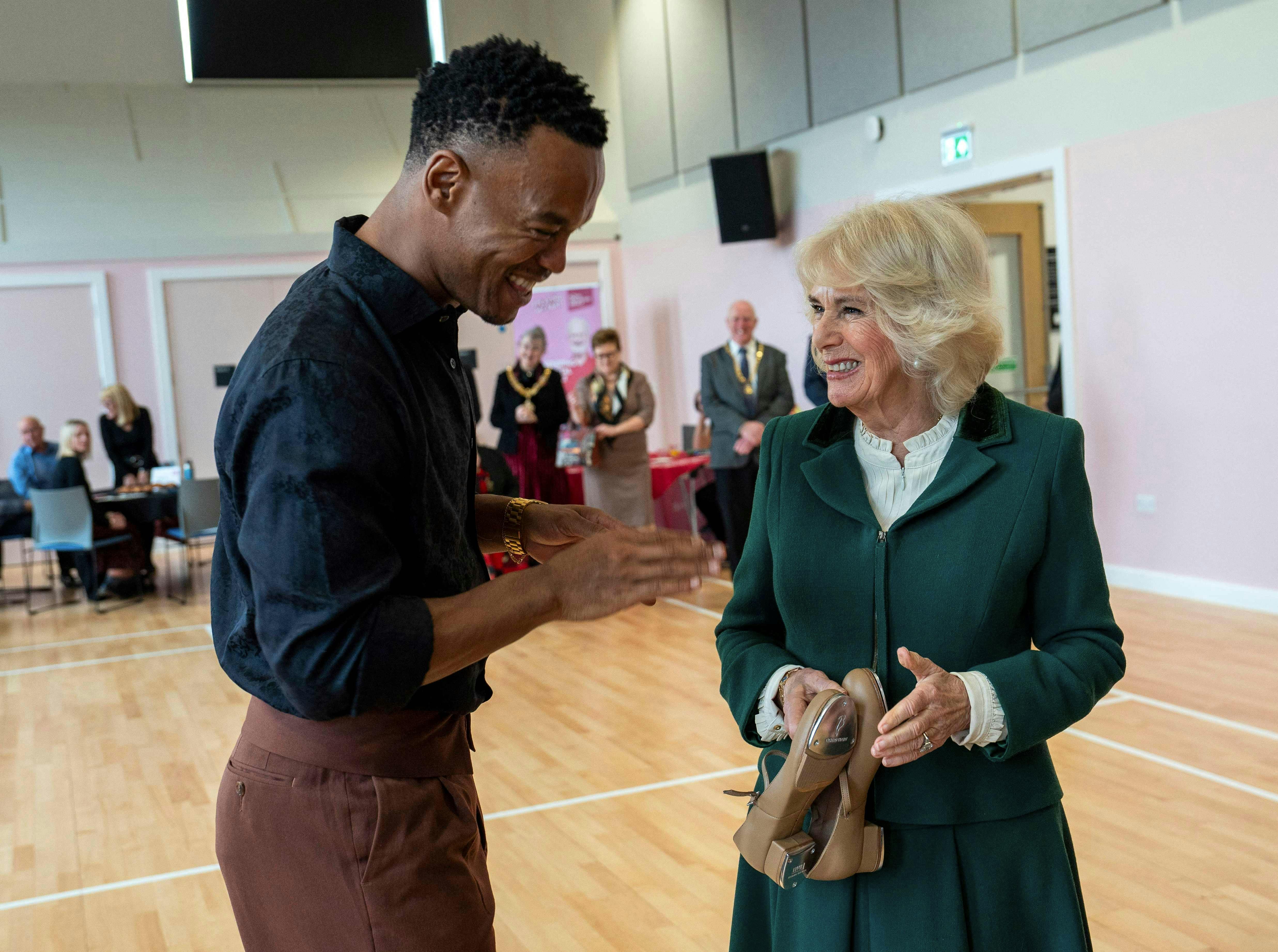 Dronning Camilla med danseren Johannes Radebe