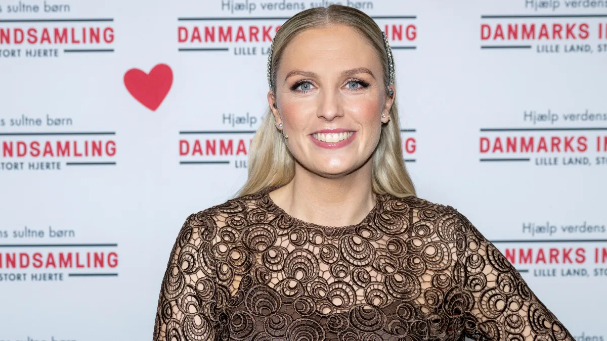 Josefine Høgh skiftede fodtøj: Se hendes pudsige hjemmesko | BILLED-BLADET