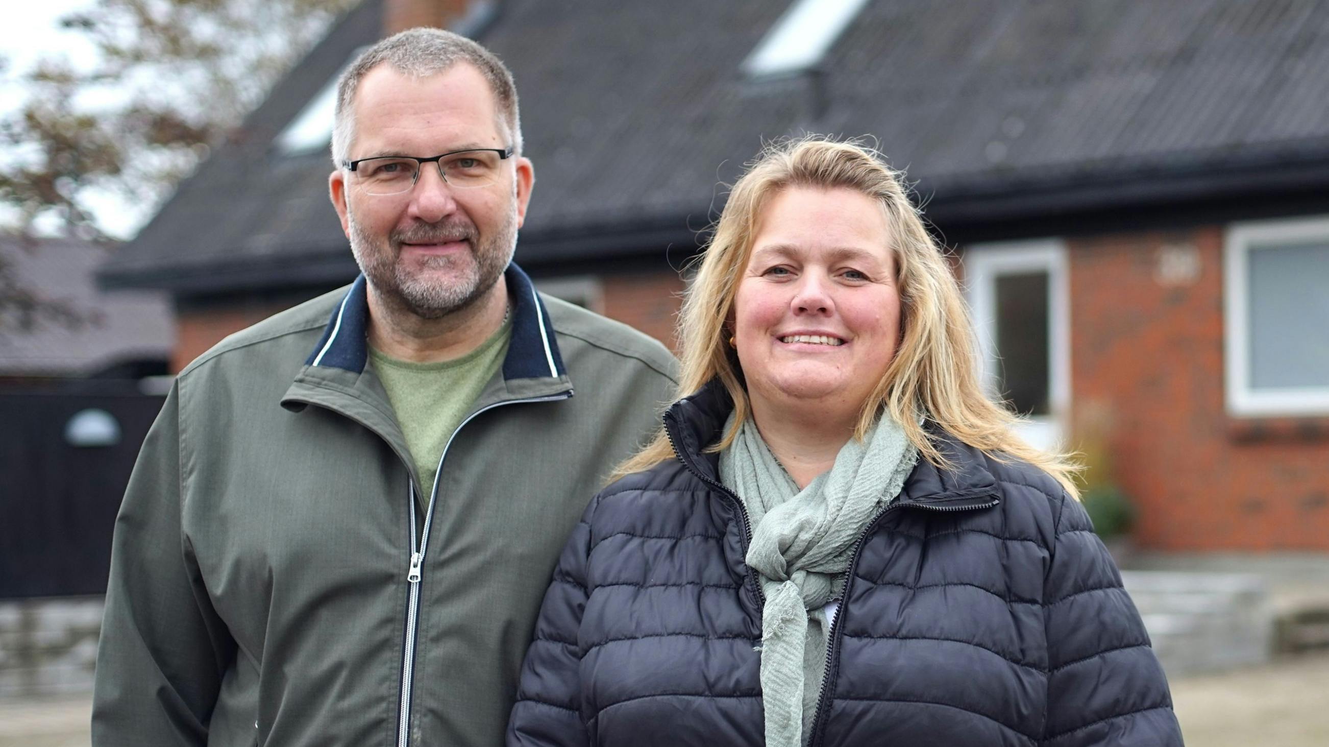 Jørgen og Susanne fra "I hus til halsen". 