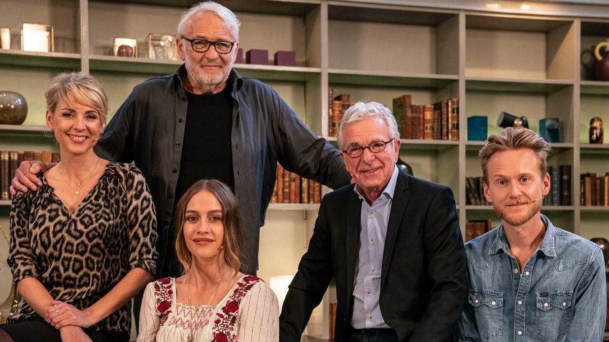 Cecilie Frøkjær, Niels Hausgaard, Cecilie Lassen, Michael Meyerheim og Huxi Bach i "Spørg Charlie"