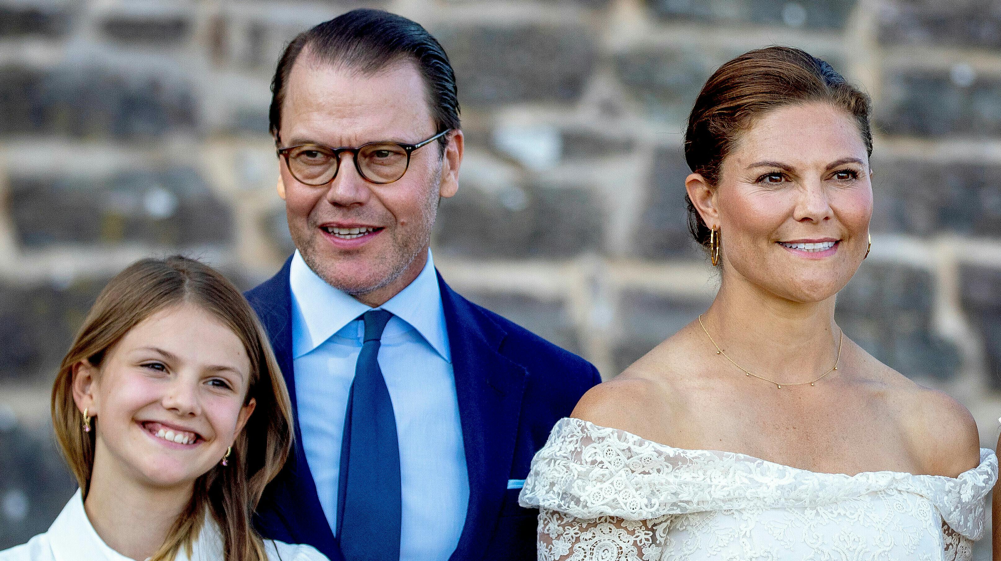 Kronprinsesse Victoria og prins Daniel med datteren, prinsesse Estelle. 