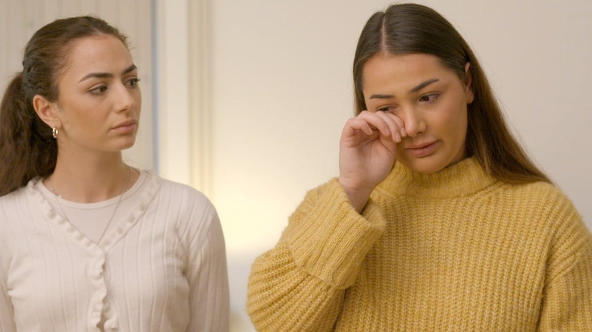 Malva med sin søster Dalva i "Luksusfælden"