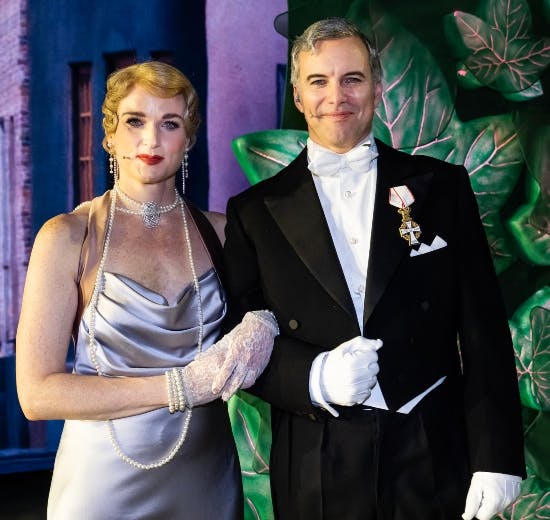 Marie Dalsgaard og Jon Lange som Maude og Hans Christian Varnæs.