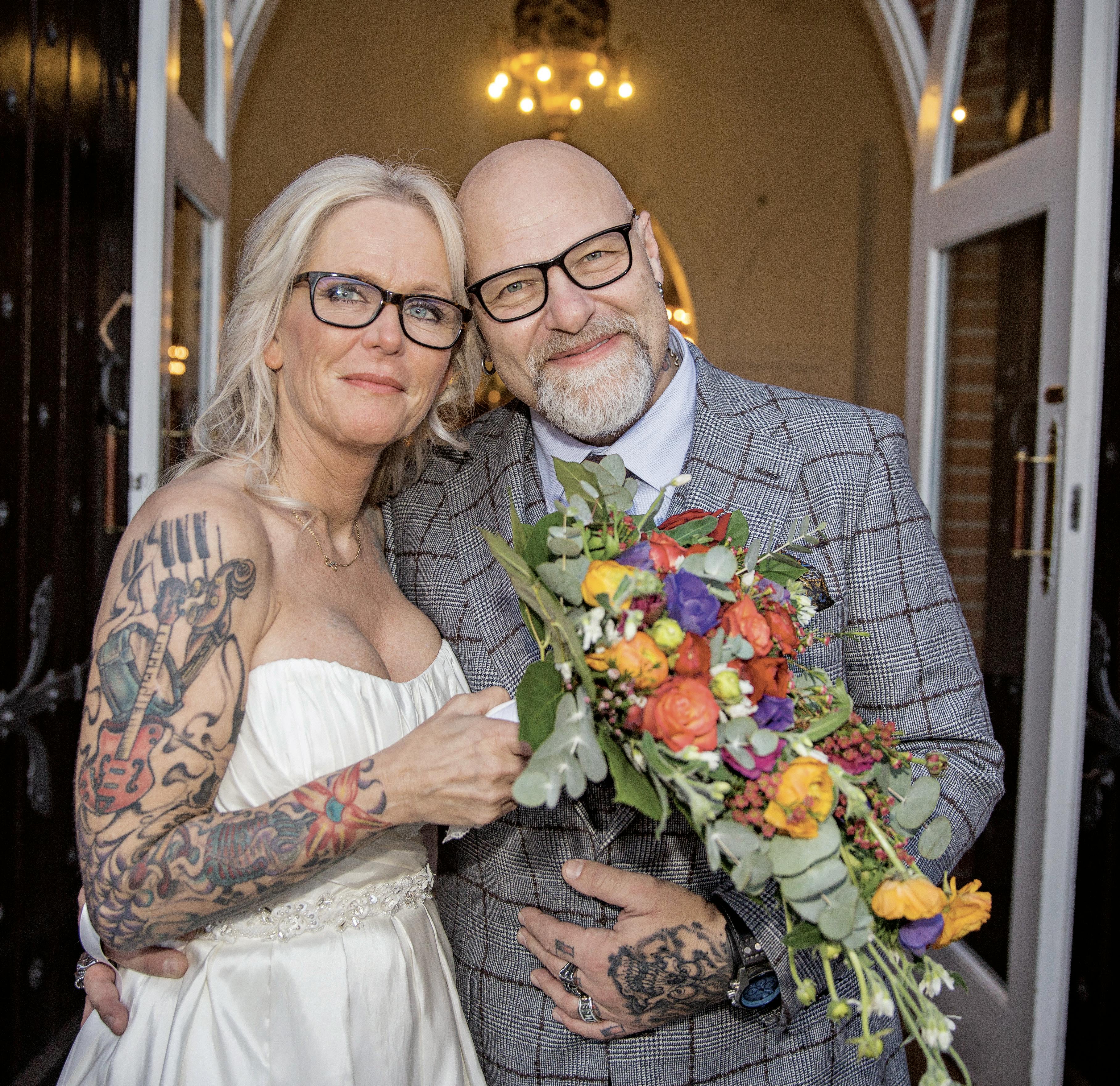 Den Skaldede Kok, Carsten Olsen, bliver gift med Helle Jensen i sankt Jacobs Kirke på Østerbro i København.