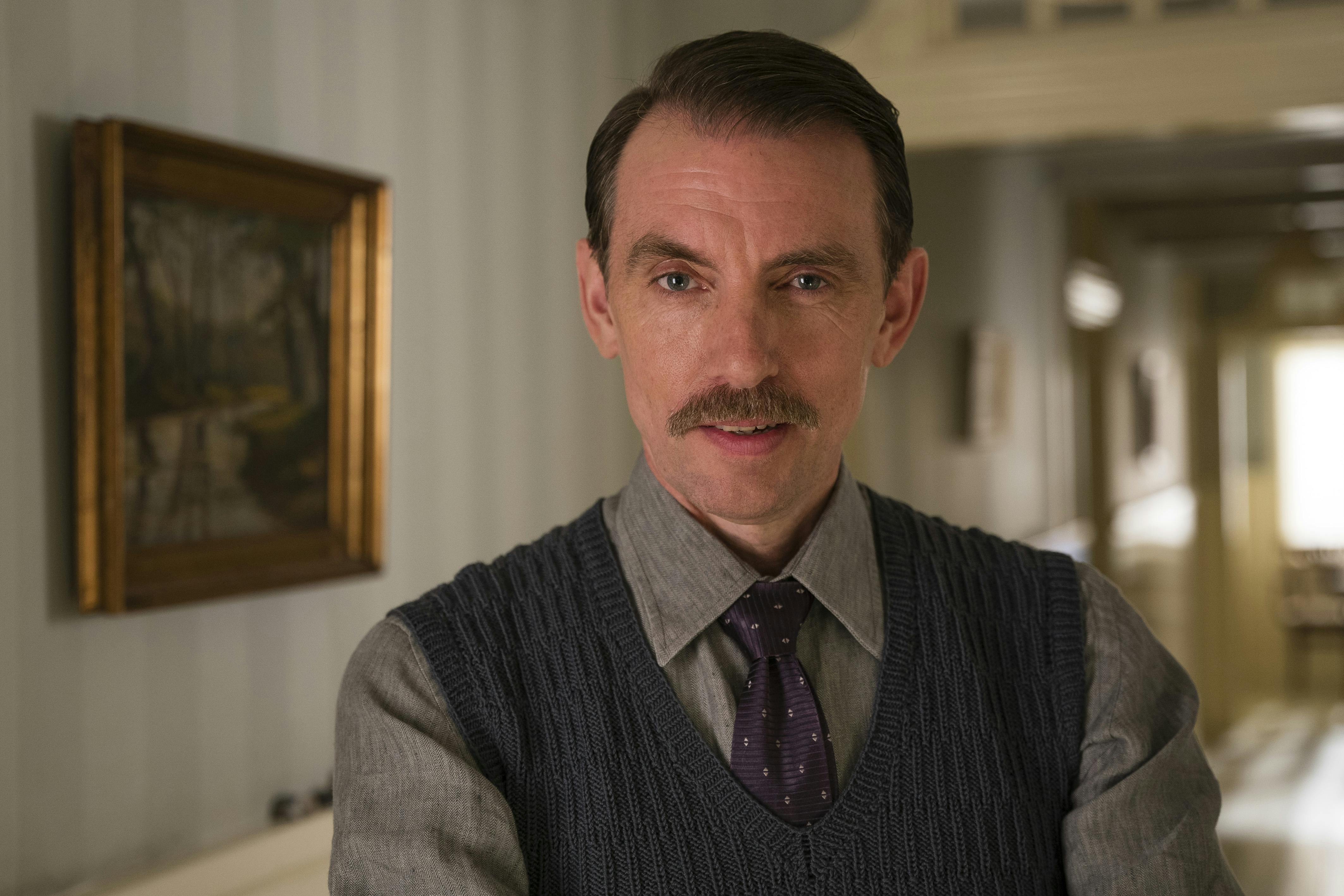 Badehotellet sæson 10. Grev Ditmar (Mads Wille)