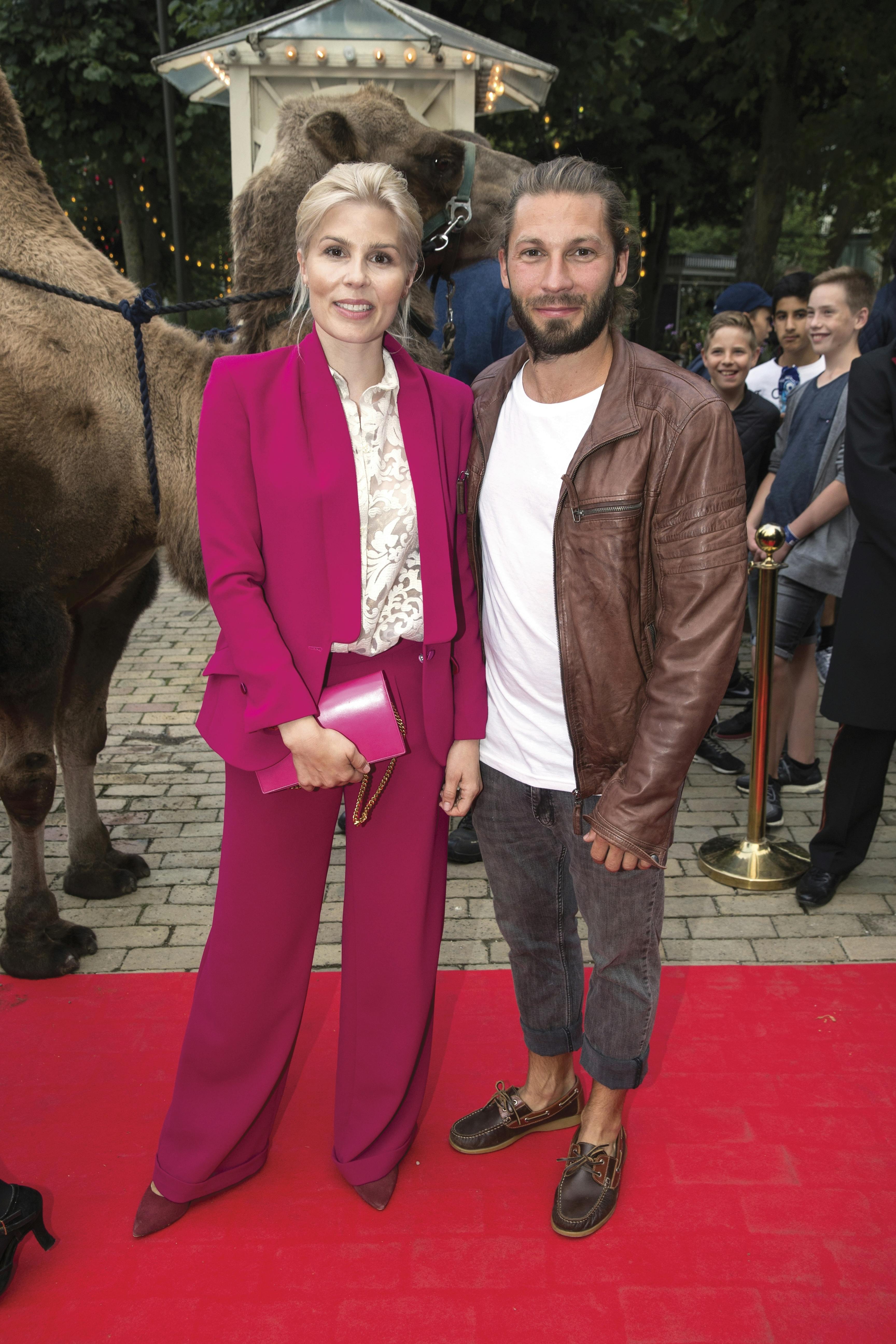 Premiere på "Dirch" i Glassalen i Tivoli. Cecilie Stenspil med sin bror Simon.