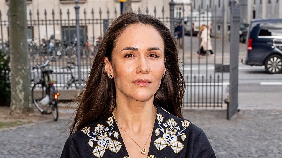 Ukraines ambassadør i Danmarks hustru, Yuliia Sybirtseva, ved fredsgudstjenesten fredag.