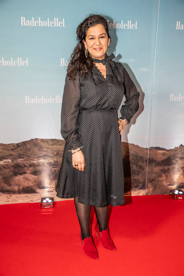 Simi Jan dukkede pludselig op til gallapremiere: Her er hendes ...
